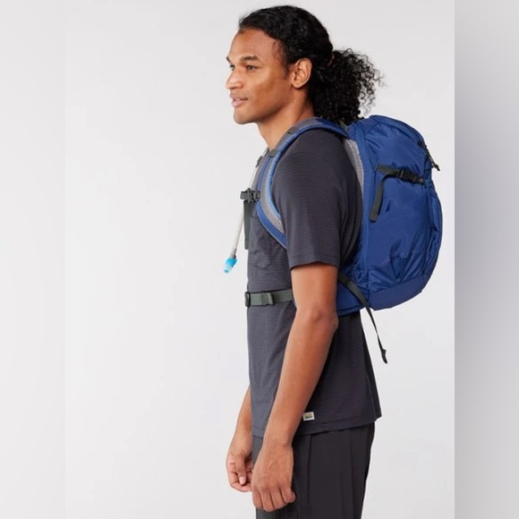 REI Co-op Link 15 L Hydration Pack - Picture 10 of 16